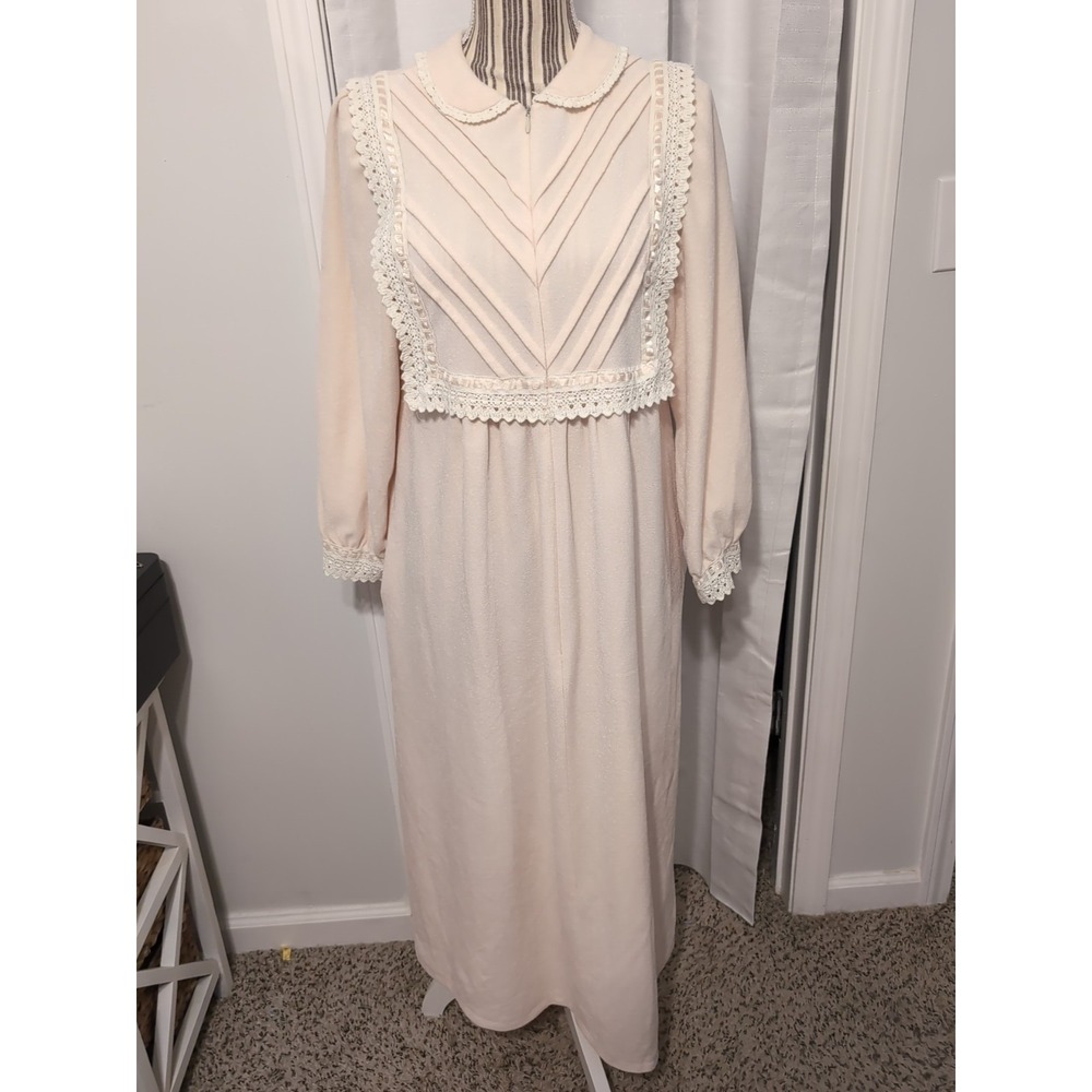 Vth. Vanity Fair Pink Nightgown with Pink Ribbon Cream Lace Trim, Pockets- Small